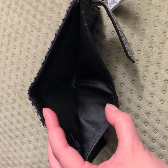 Brand New Guess wallet - Picture 10 of 11